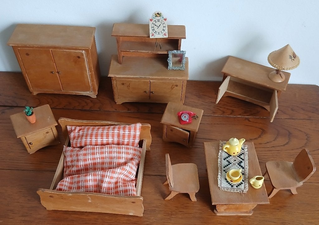 Vintage antieke houten poppenhuis meubeltjes. Crailsheimer ?, Verzamelen, Ophalen of Verzenden, Gebruikt, Poppenhuis