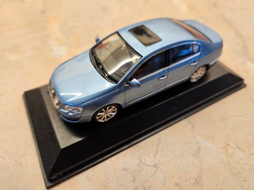 Minichamps Volkswagen Passat B6 Chrystalblue 1:43, Hobby en Vrije tijd, Modelauto's | 1:43, Ophalen of Verzenden, Nieuw, Auto