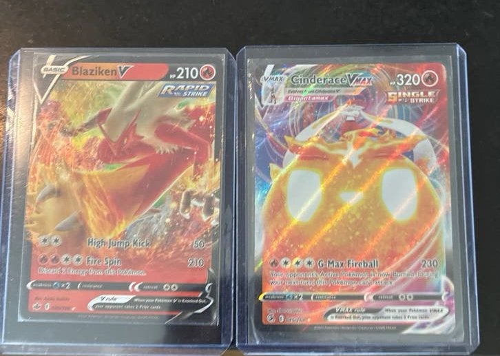 Pokémon kaarten: Blaziken V & Cinderace VMAX, Ophalen, Zo goed als nieuw, Meerdere kaarten