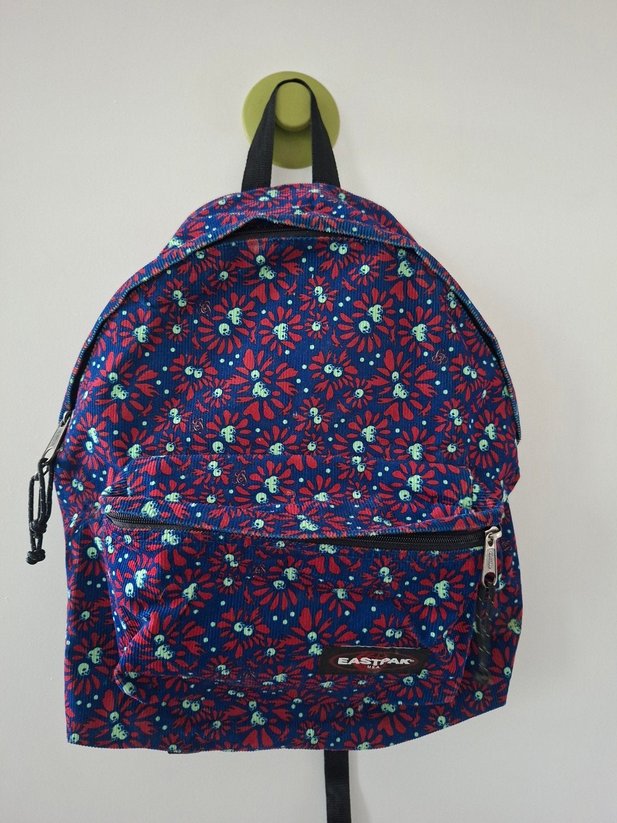 Vintage Eastpak rugzak met bloemen en schedelprint, Sieraden, Tassen en Uiterlijk, Tassen | Rugtassen, Gebruikt, 25 tot 40 cm