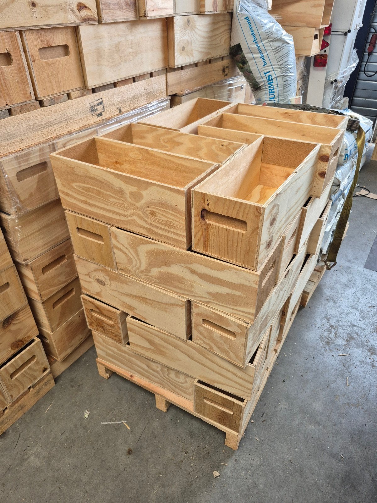 pallets met 30 houten kistjes 51x20x20 nu €50,- op=op, Ophalen of Verzenden