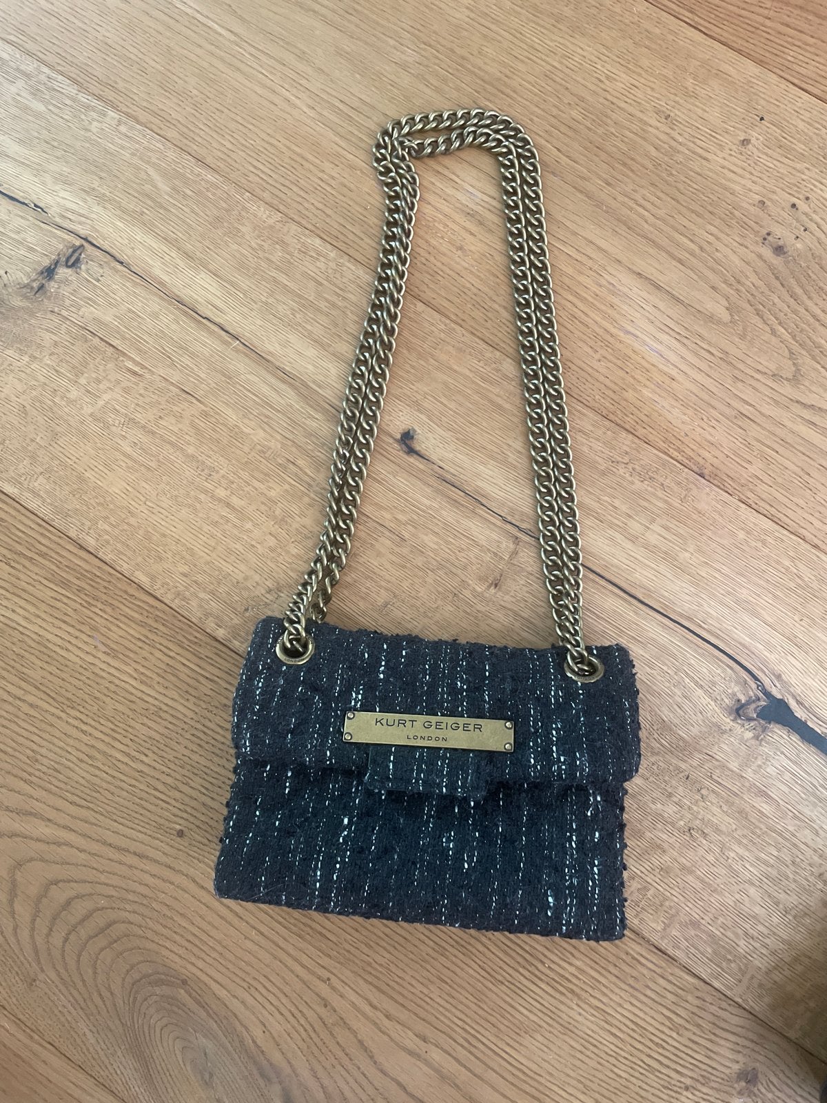 Kurt Geiger London schoudertasje zwart met goud, Ophalen of Verzenden, Zo goed als nieuw, Zwart, Schoudertasje