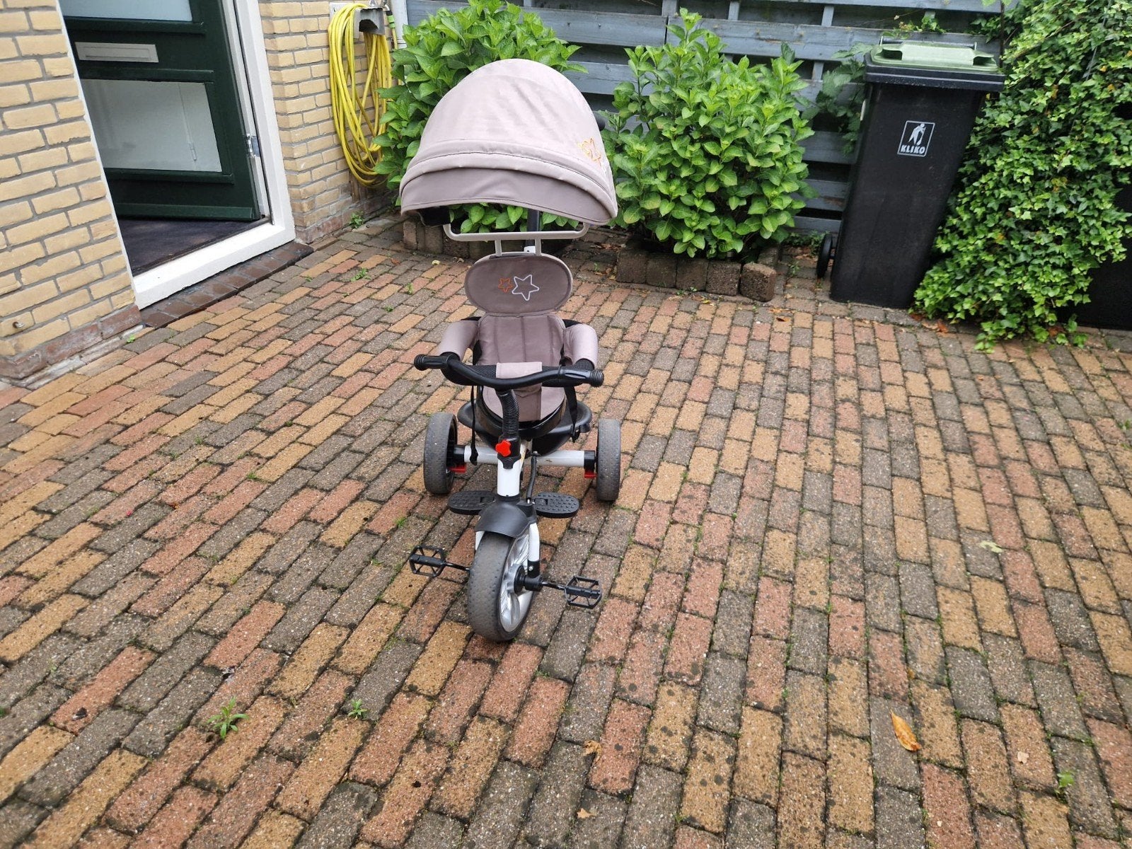 Kinder driewieler met duwstang en zonnekap, Ophalen, Zo goed als nieuw, Trapvoertuig