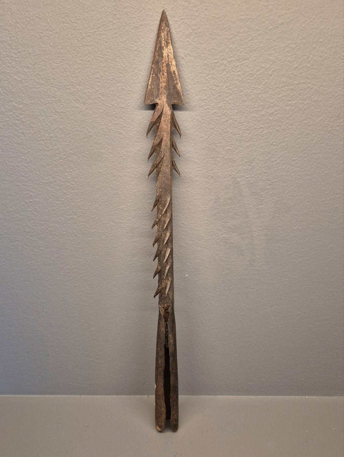Speerpunt met weerhaken Papua new Guinea 30 CM, Antiek en Kunst, Ophalen of Verzenden