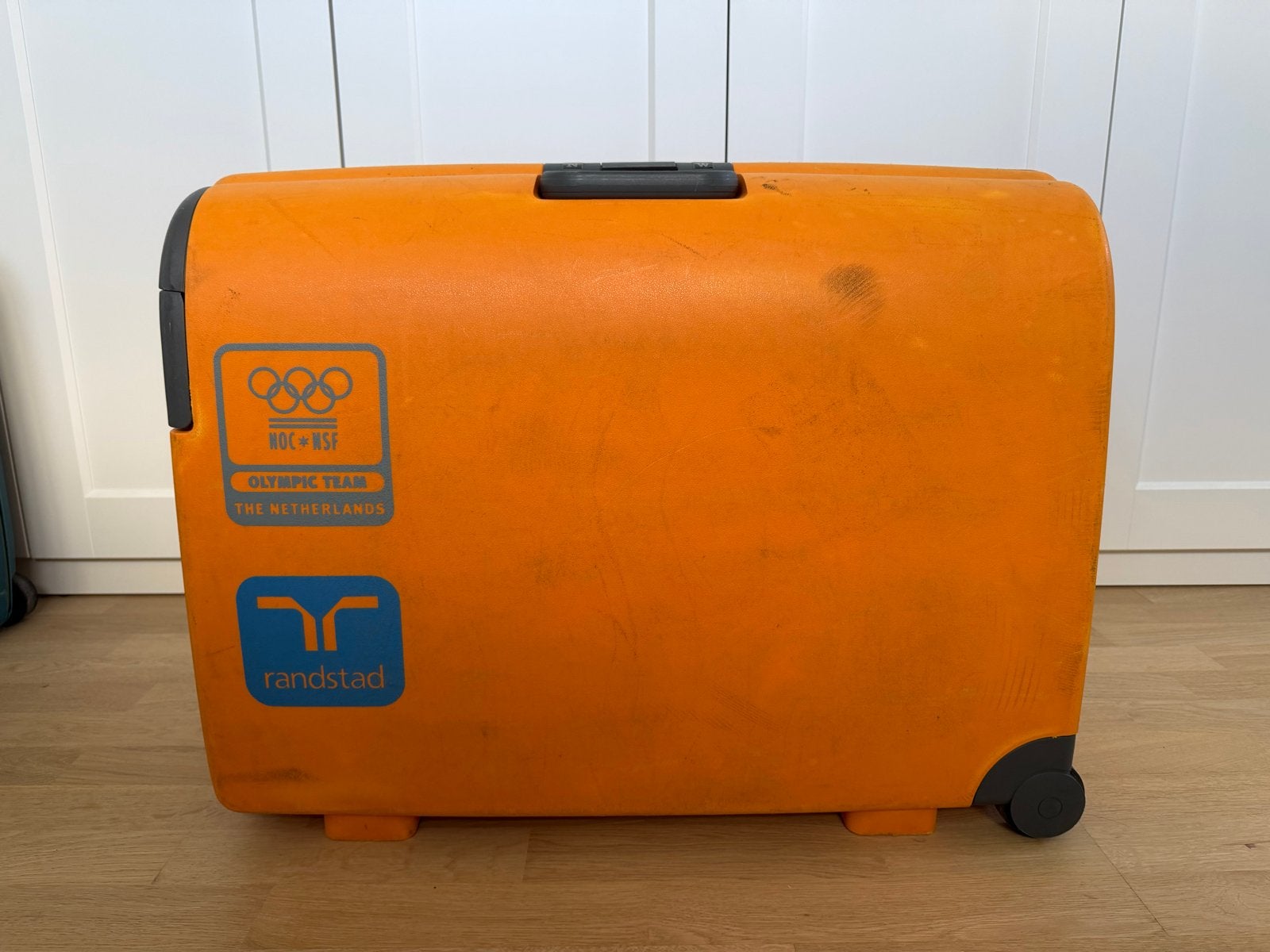 Oranje koffer NOC*NSF Olympic Team The Netherlands, Uitschuifbare handgreep, Gebruikt, 20 tot 30 cm, Oranje