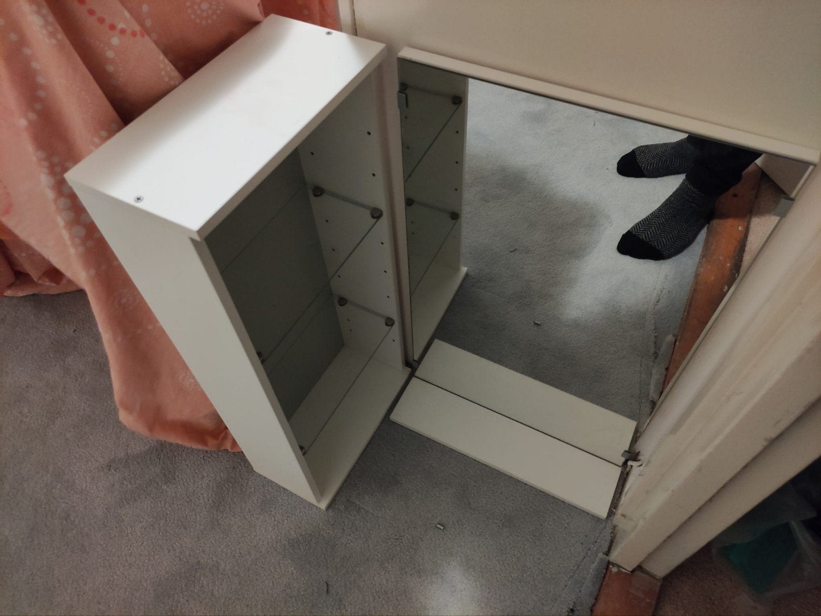 IKEA spiegelkastje met glazen planken, Ophalen of Verzenden, Zo goed als nieuw
