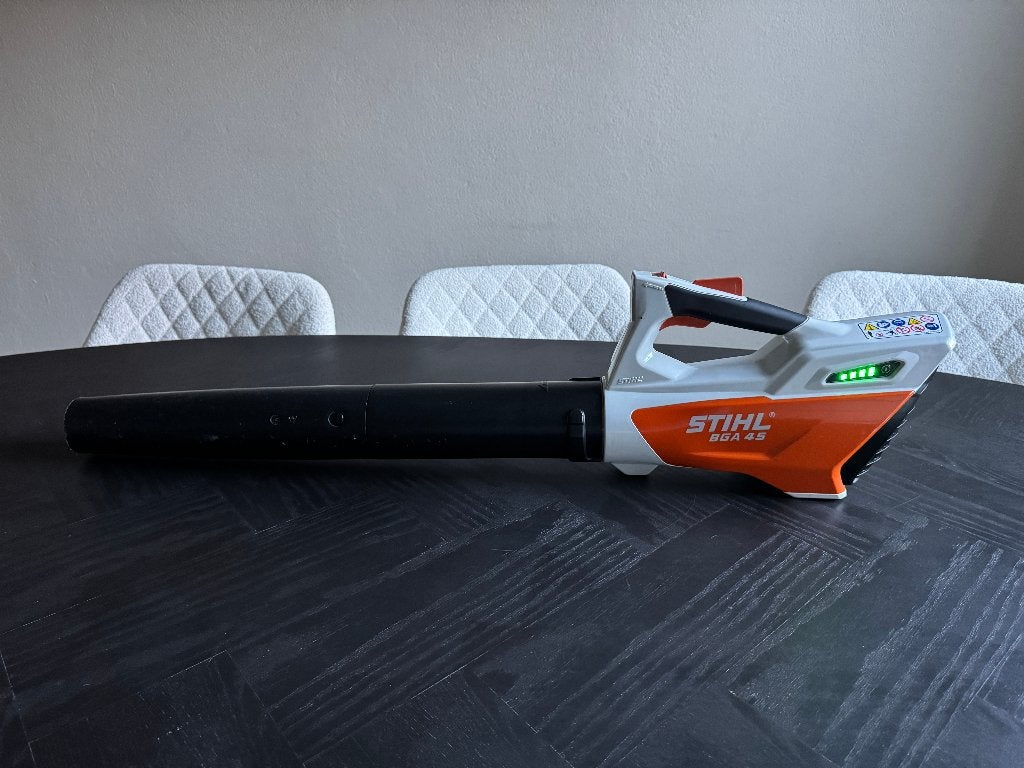 Stihl BGA 45 Accu Bladblazer, Tuin en Terras, Ophalen, Stihl, Zo goed als nieuw, Accu