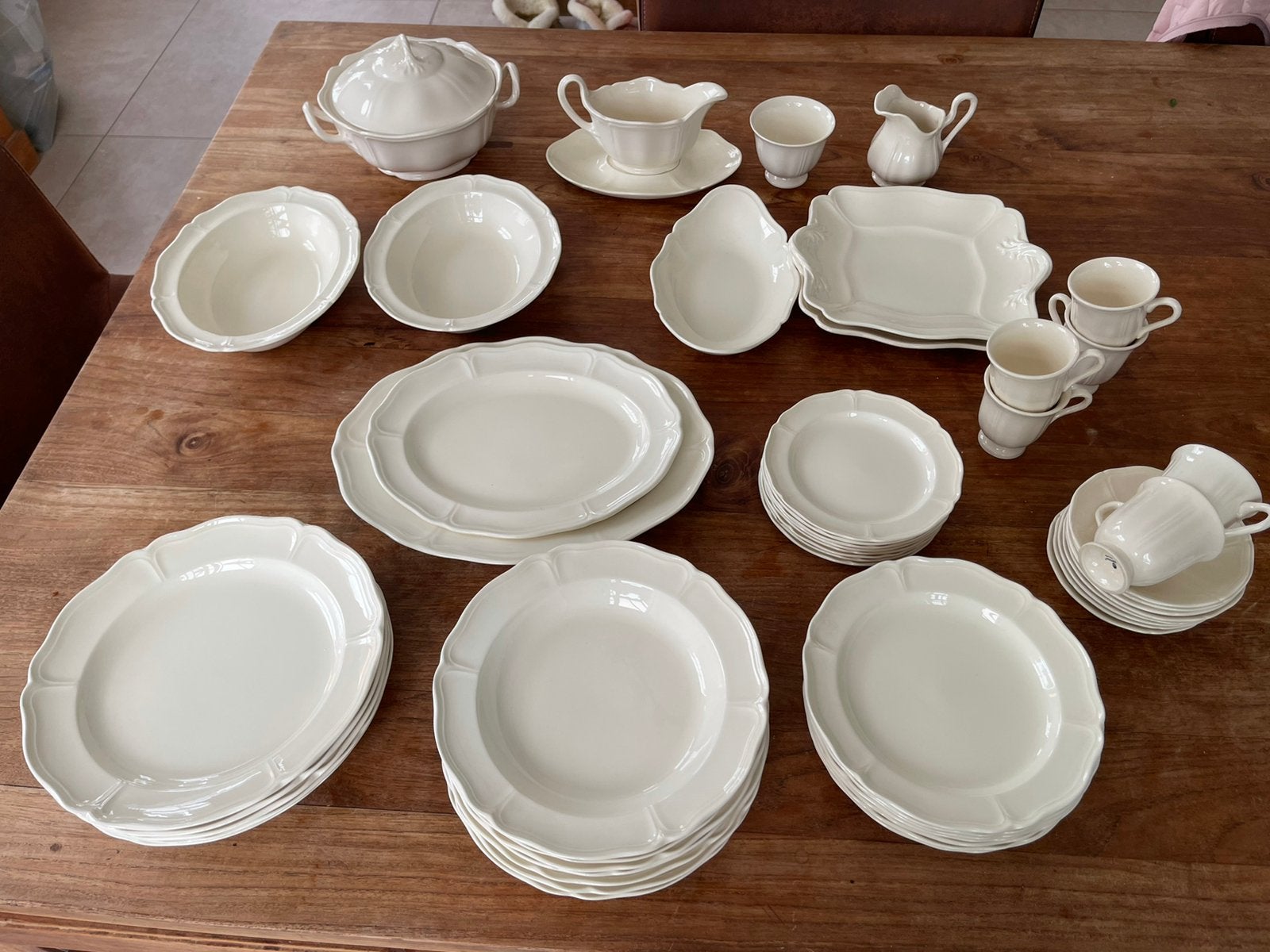 Wedgwood Queen's Plain servies 6 persoons, Ophalen of Verzenden, Zo goed als nieuw, Porselein, Bord(en)