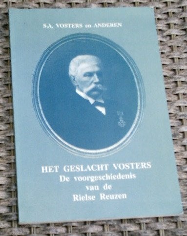 Het geslacht Vosters. Rielse Reuzen. ISBN 905166162., Ophalen of Verzenden, Zo goed als nieuw