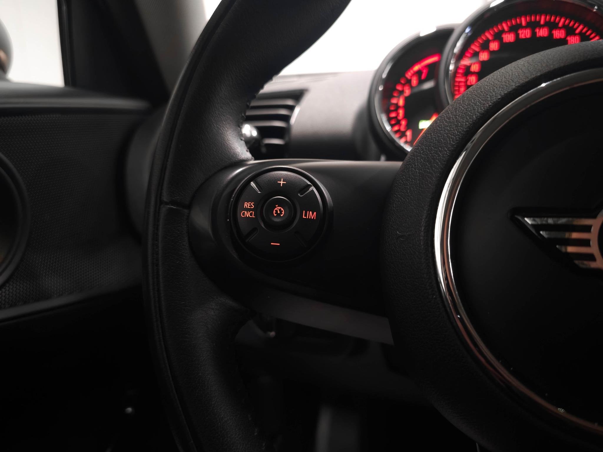 Foto 15 van MINI Clubman 1.5 Cooper Black edition | Carplay | Stoelverwa