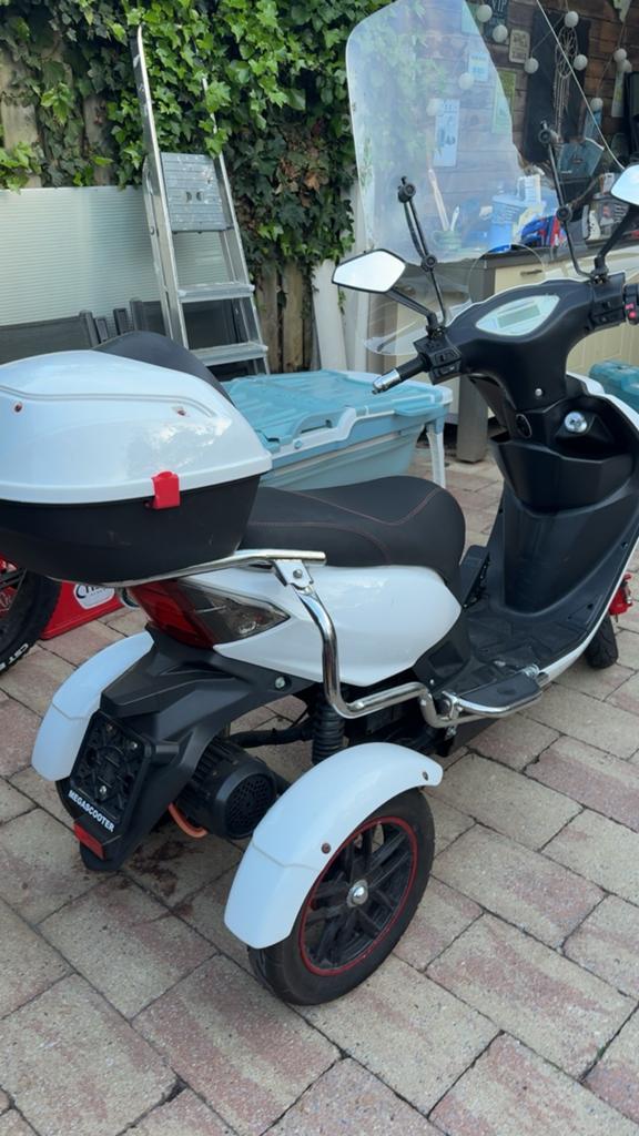Driewieler scooter RIJBEWIJS VRIJ IVA t3, Ophalen, Overige typen, Overige merken