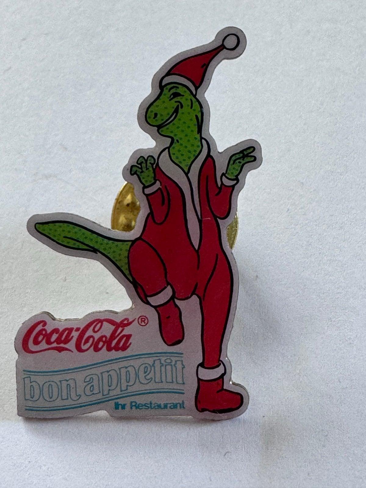 Coca-Cola Kerst Dino Pin - Bon Appetit, Ophalen of Verzenden, Gebruikt, Figuurtje, Speldje of Pin