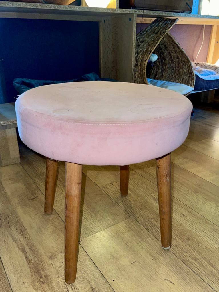 Oud roze krukje, Ophalen, Hout