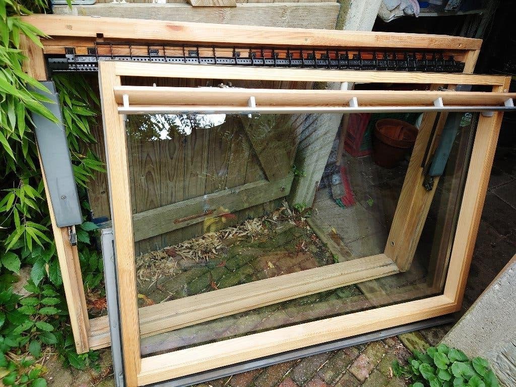 Velux dakraam U04 (134 x 98 cm), Ophalen, 80 tot 120 cm, Zo goed als nieuw, 120 tot 160 cm