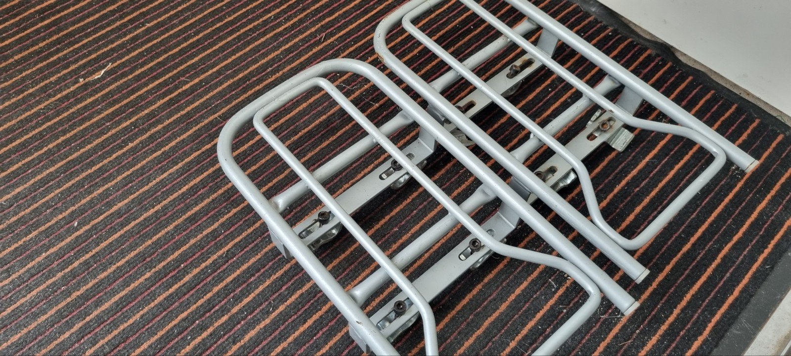 Adapter voor fietsstoeltje achter - grijs (2 stuks), Fietsen en Brommers, Fietsaccessoires | Fietsstoeltjes, Ophalen, Gebruikt