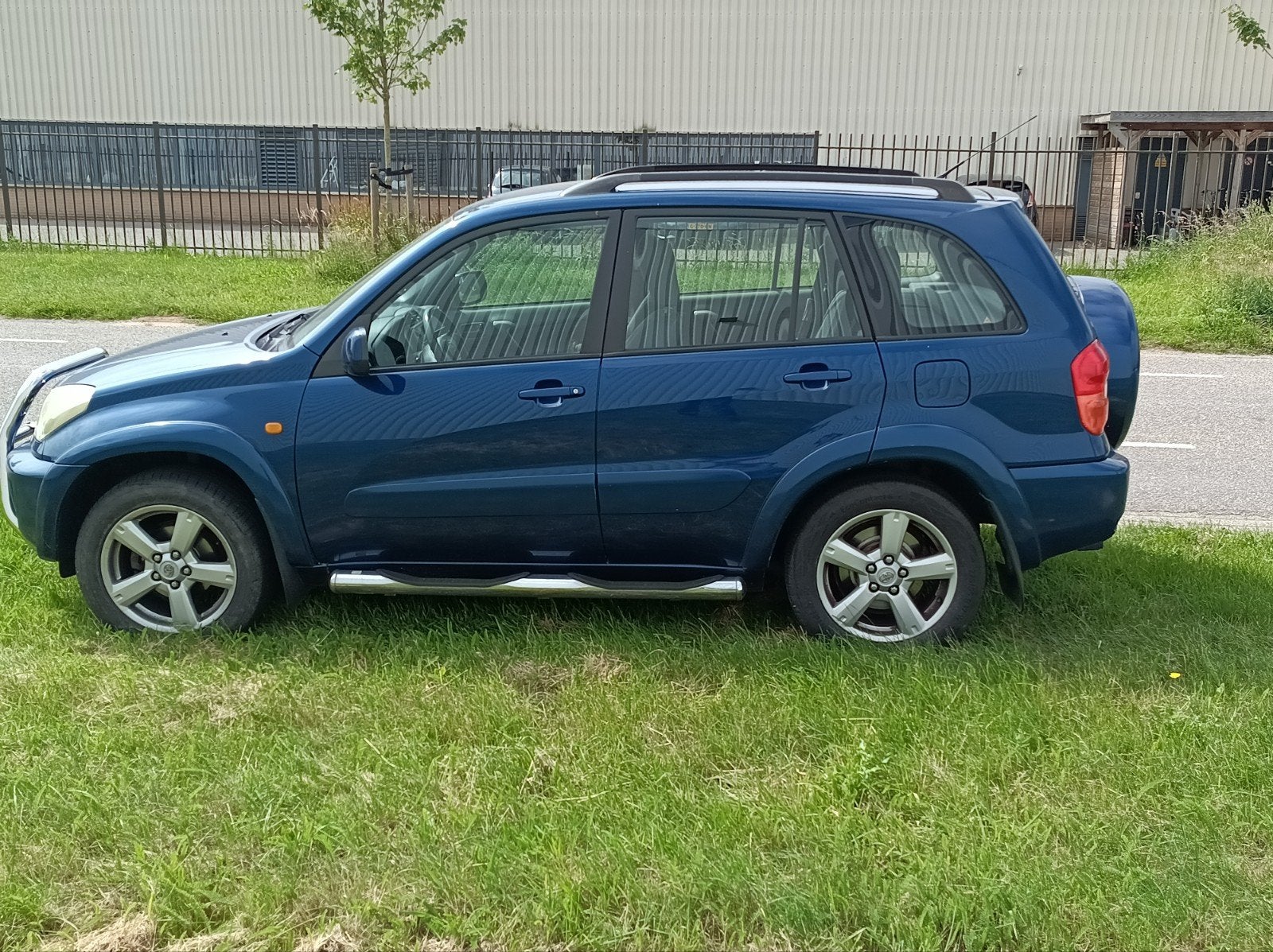 Toyota Rav4 2.0 I 5D 4WD 2003 VVT-i Luna | Airco | Trekhaak, Auto's, 1998 cc, Airbags, 4 cilinders, Blauw