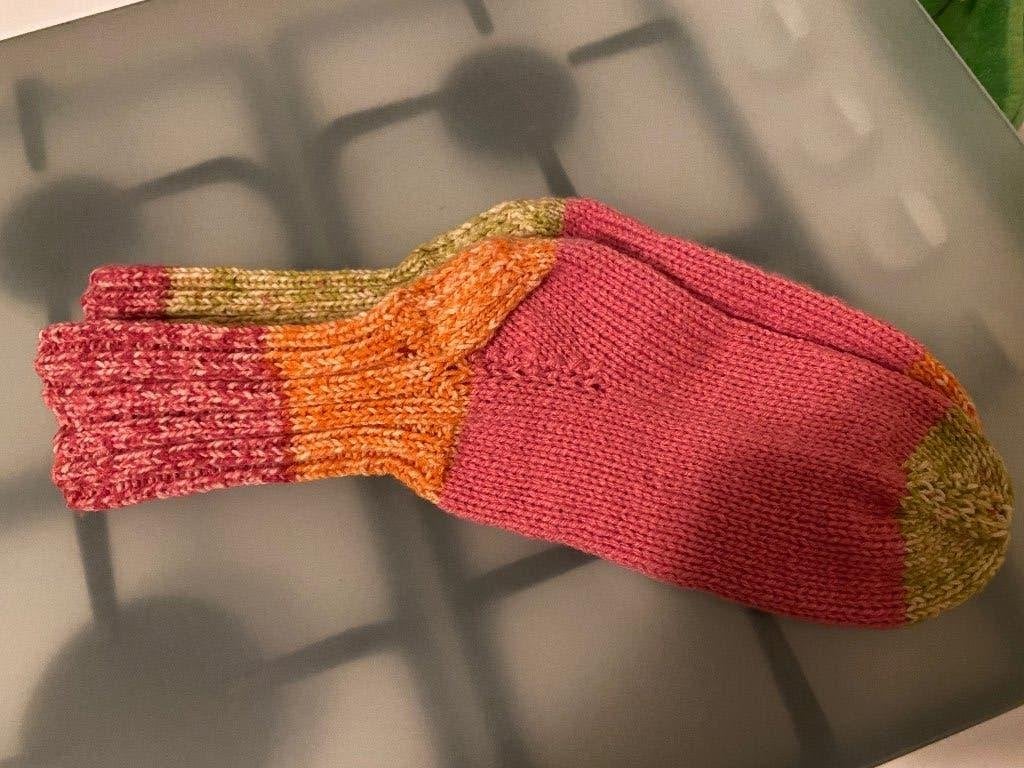 2) eigen gebreide sokken, Ophalen of Verzenden, Nieuw, Overige kleuren, Sokken en Kniesokken