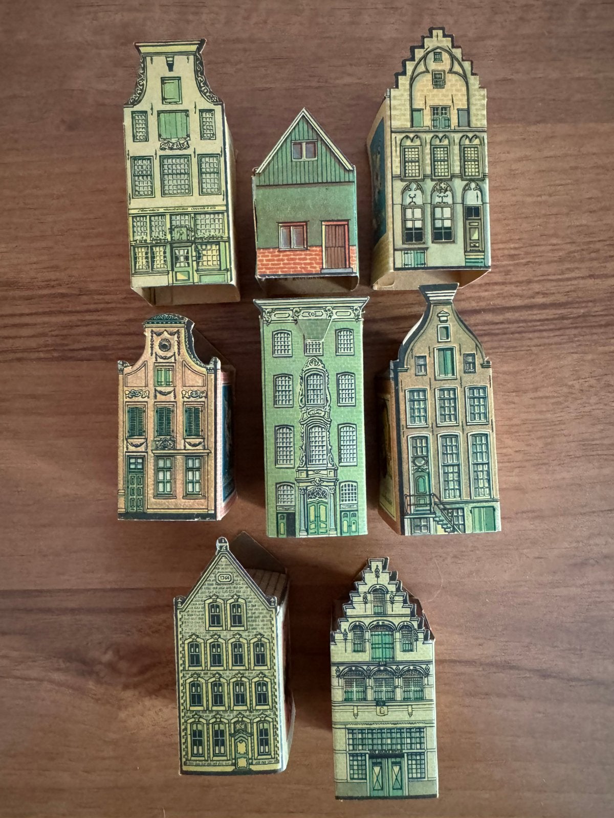 8 oude huisjes van papier/karton met reclame nl merken, Ophalen of Verzenden, Gebruikt, Overige typen