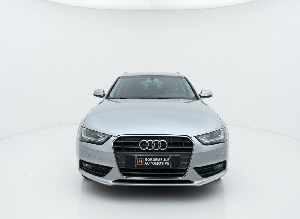 Audi A4 2.0 TDI, AUT, Cruise, Xenon, Trekhaak, Auto's, Audi, Euro 5, Gebruikt, Navigatiesysteem, A4