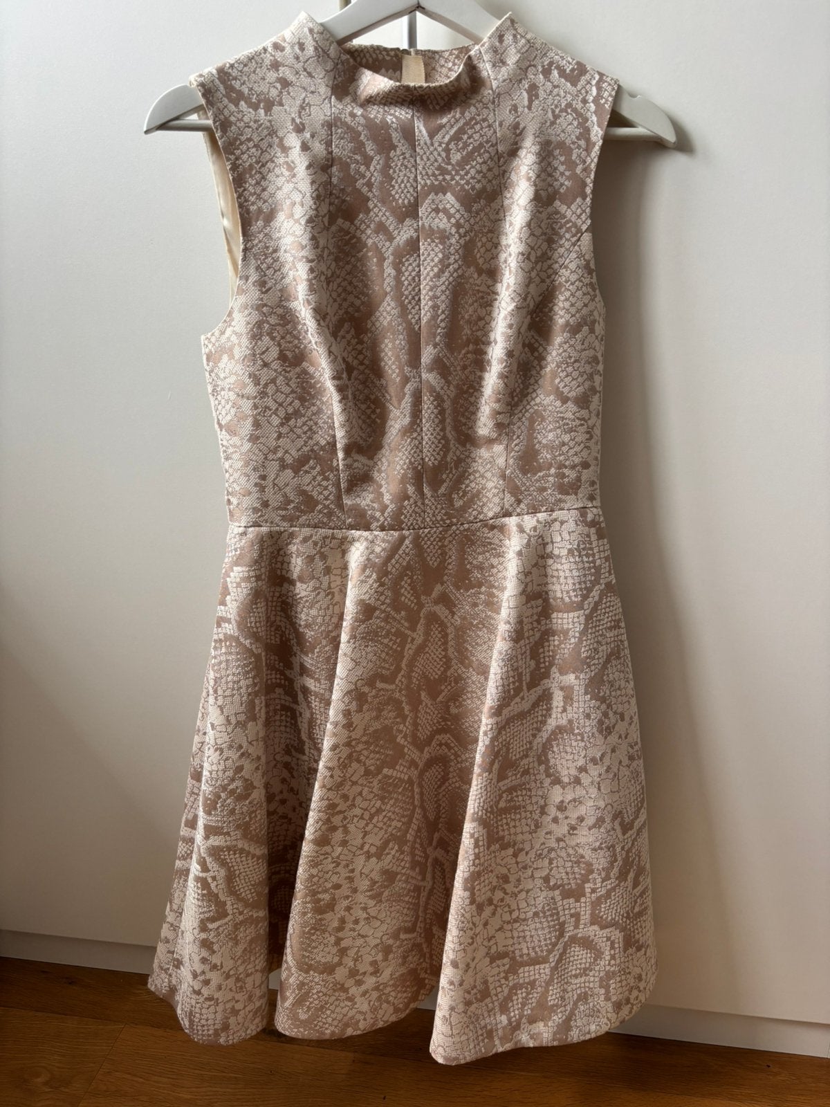 Ted Baker jurk maat 2, Beige, Ophalen of Verzenden, Zo goed als nieuw, Knielengte