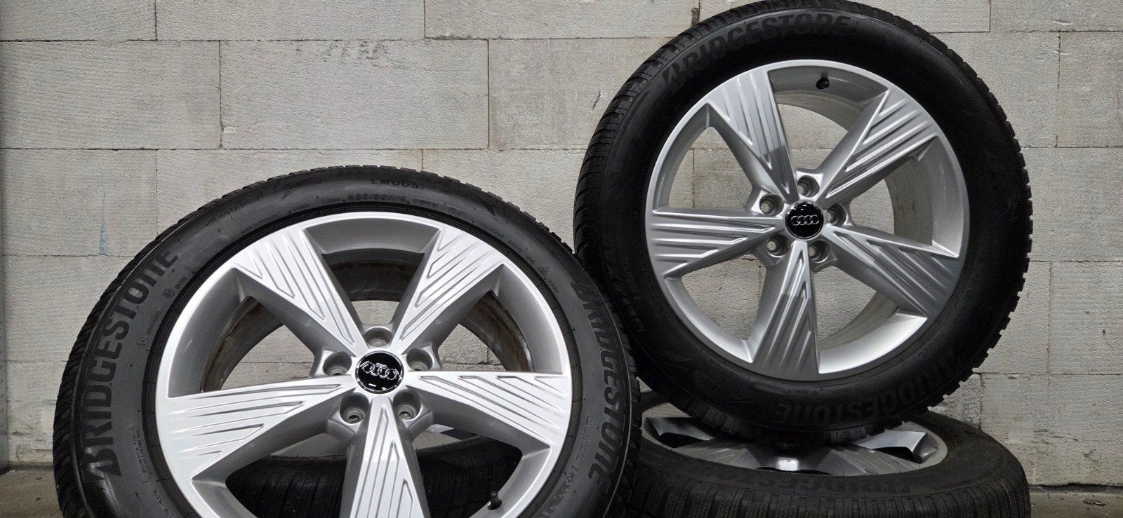 19" Audi Q4 Etron Skoda Enyaq Elroq orig velgen winterbanden, Auto-onderdelen, 19 inch, Gebruikt, Banden en Velgen, 235 mm