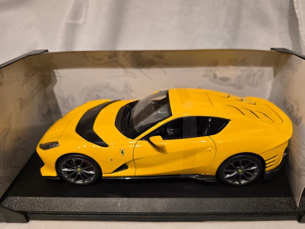 Ferrari 812 competizione 1/18, Hobby en Vrije tijd, Modelauto's | 1:18, Ophalen of Verzenden, Nieuw, Auto, Bburago