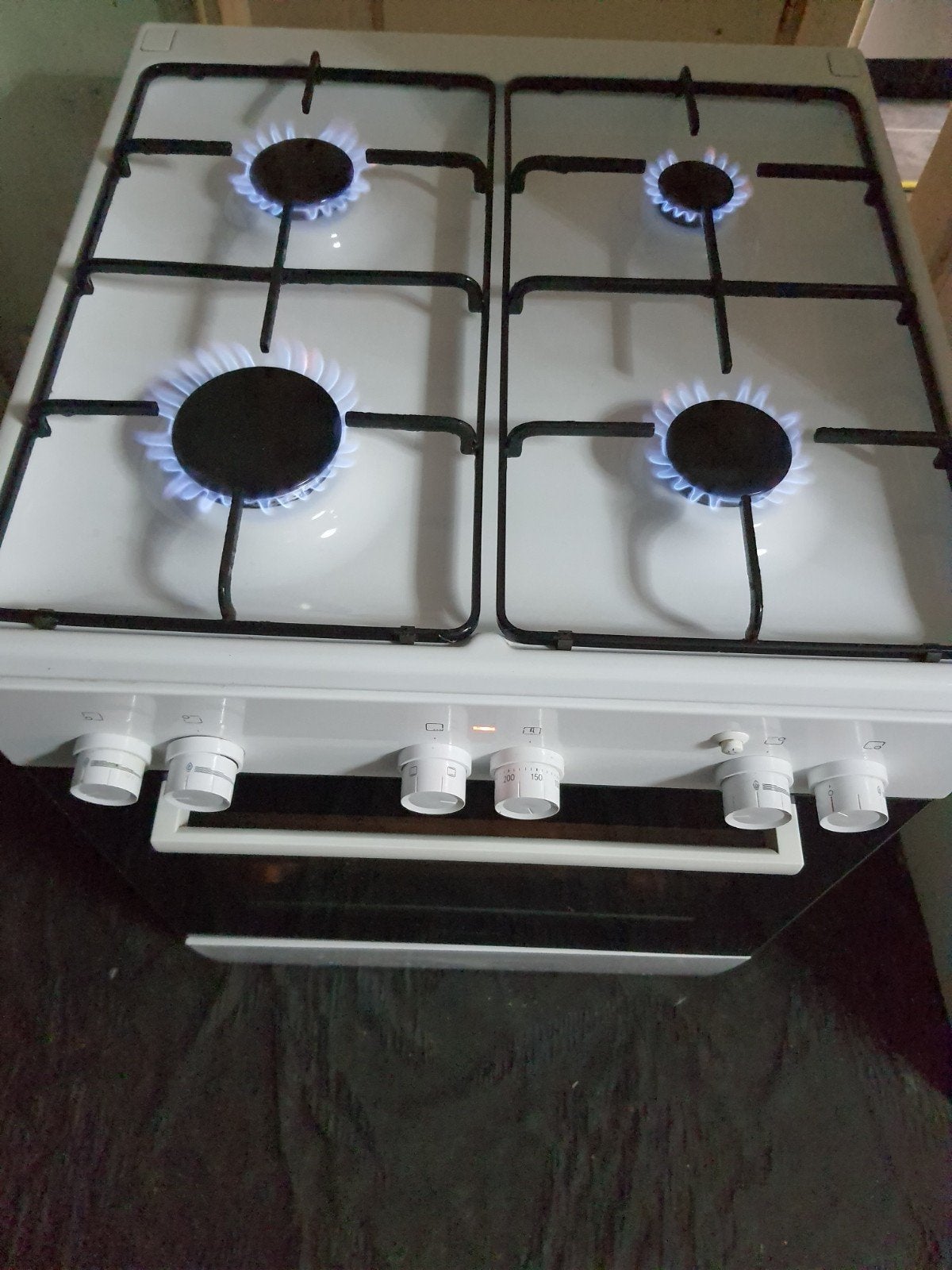 Bosch gasfornuis met elektrische oven 4pits werkt perfect, Ophalen, 4 kookzones, Zo goed als nieuw, Energieklasse A of zuiniger