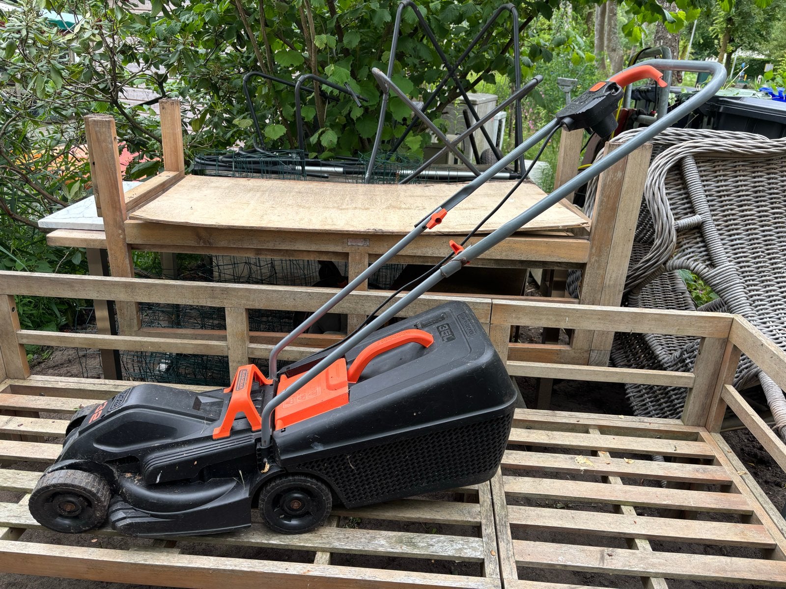 Black&Decker grasmaaier 1000W 32cm, Cirkelmaaier, Gebruikt, Elektrische grasmaaier, Ophalen of Verzenden