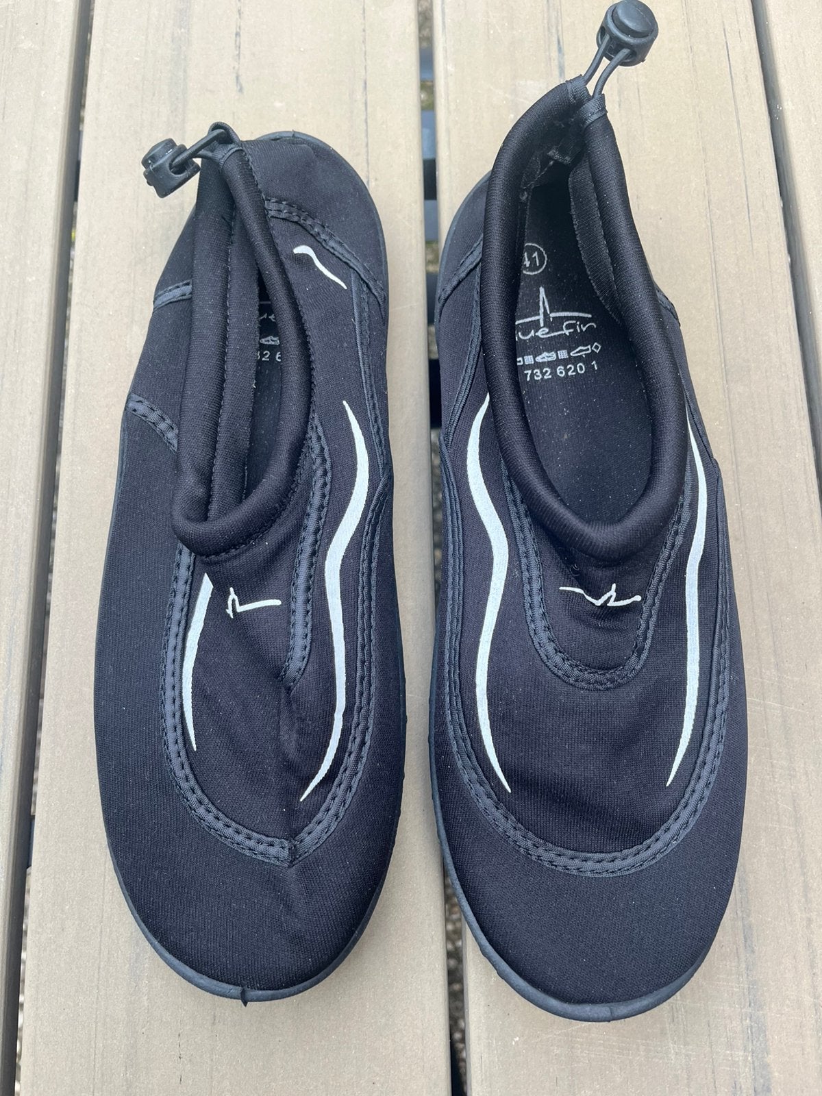 Zwarte waterschoenen met trekkoord, maat 41 (valt als 42), Watersport en Boten, Watersportkleding, Ophalen of Verzenden, Gebruikt