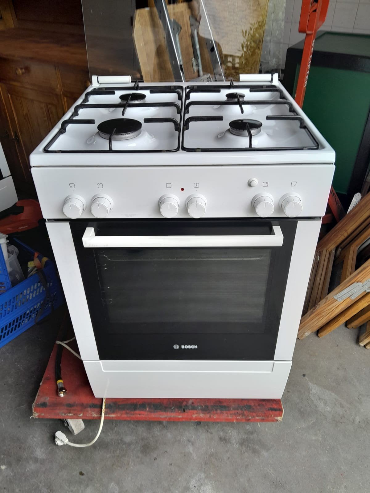Bosch gasfornuis, Ophalen, Grill, 4 kookzones, Zo goed als nieuw