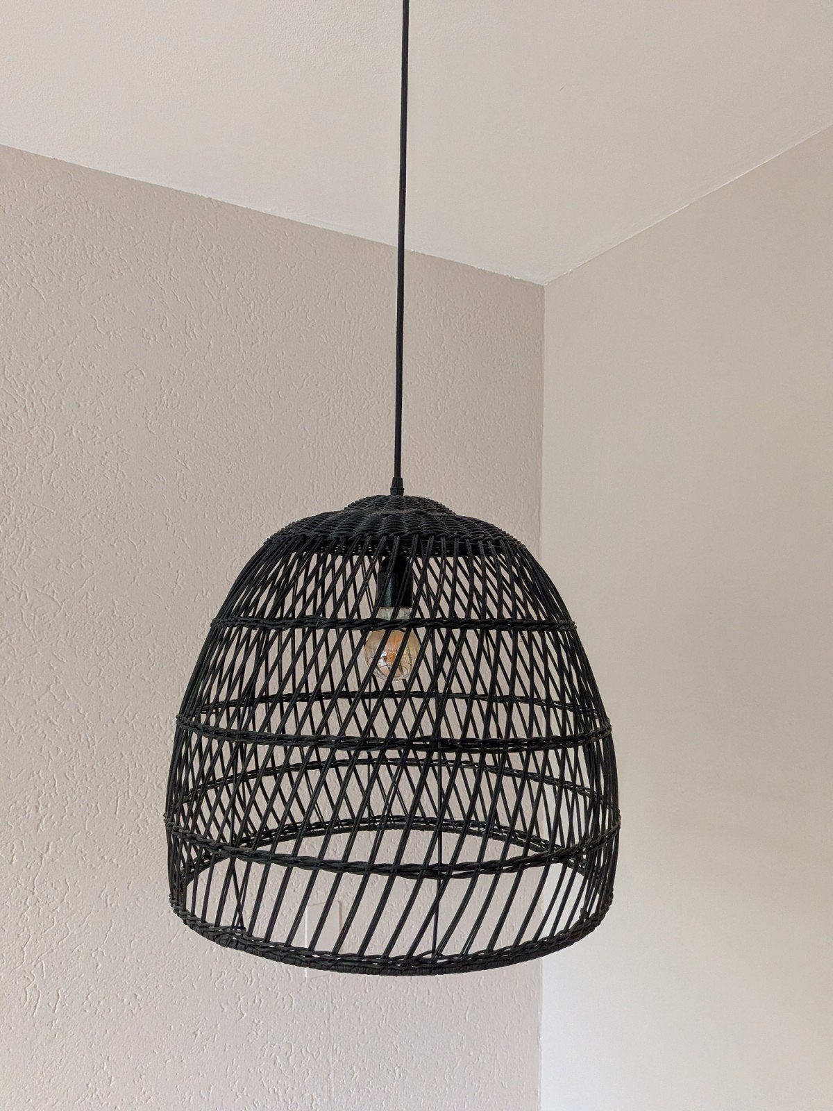 Zwarte rotan hanglamp, Ophalen, Bohemian, Modern, Scandinavisch, 50 tot 75 cm, Zo goed als nieuw