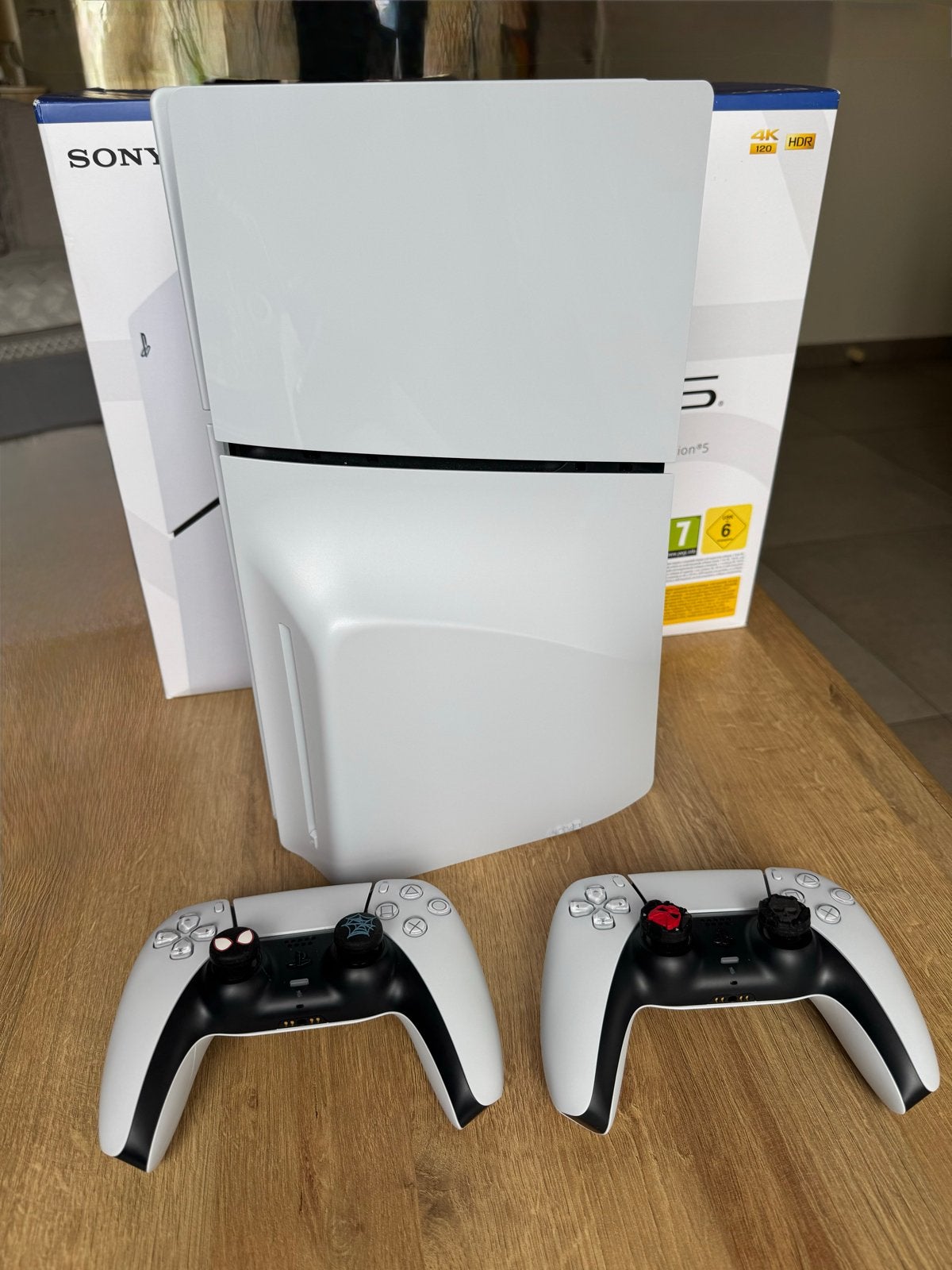 Sony PlayStation 5 Disc Edition 1TB (2024) met 2 controllers, 2 spelers, Ophalen of Verzenden, Zo goed als nieuw, Vanaf 7 jaar