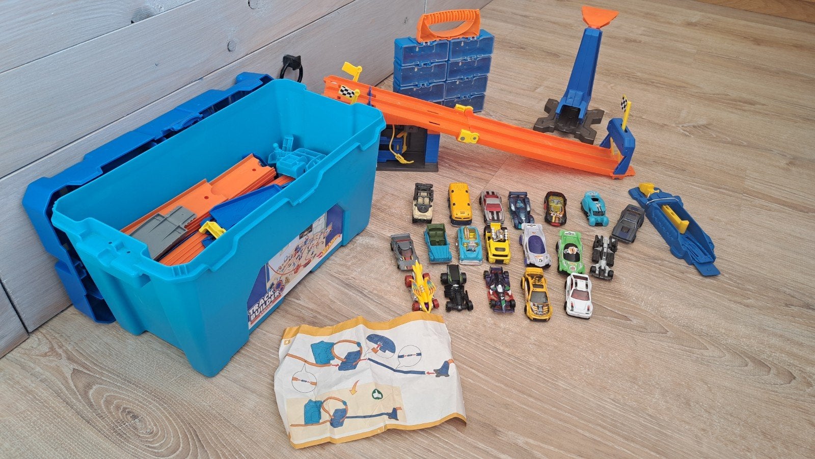 Hot Wheels Track Builder System met 20 auto's, Kinderen en Baby's, Speelgoed | Racebanen, Racebaan, Ophalen of Verzenden, Zo goed als nieuw