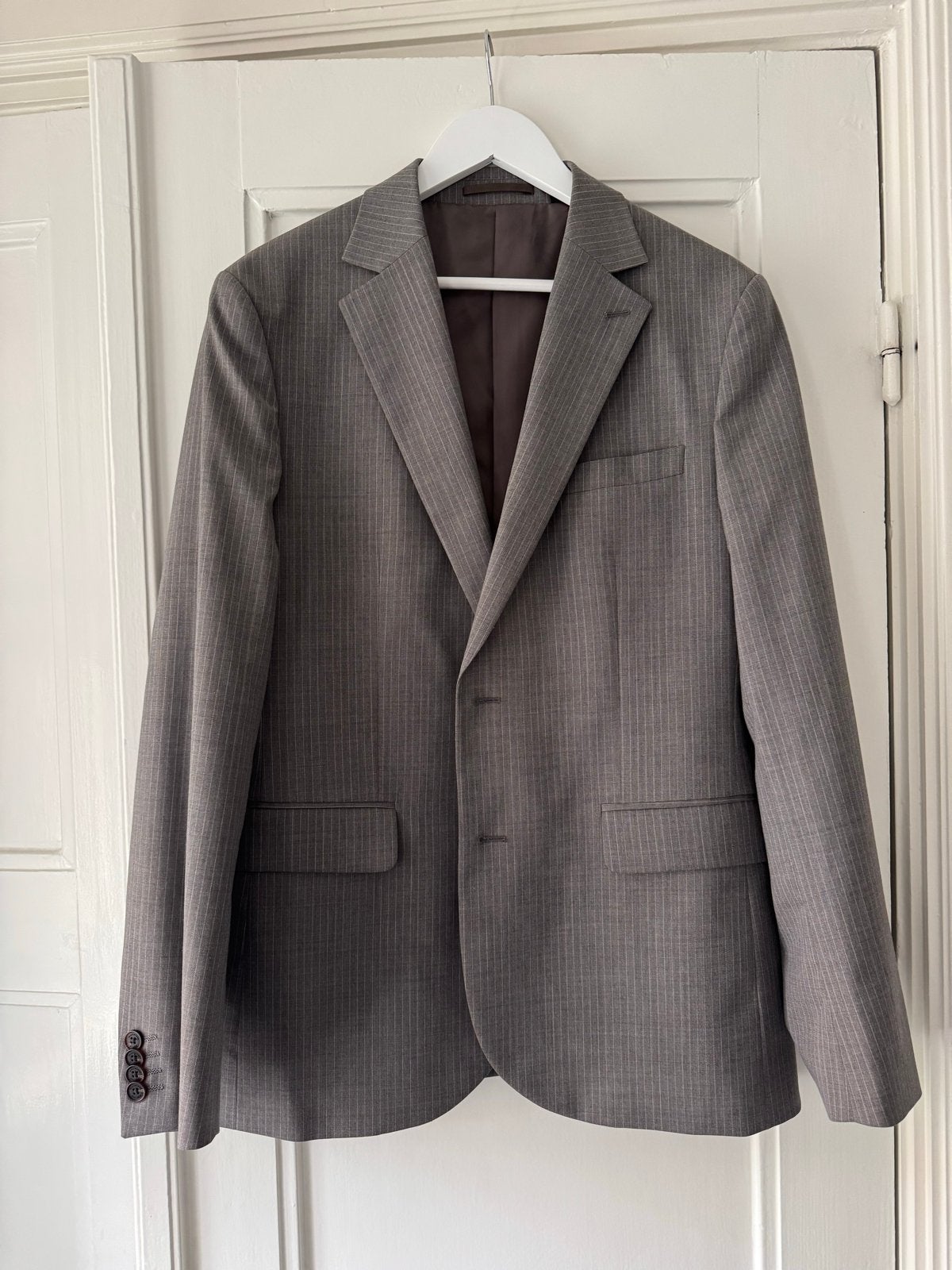 Trouwpak taupe maat 52 compleet met overhemd en stropdas, Kleding | Heren, Ophalen, Zo goed als nieuw, Overige kleuren, Trouwpak