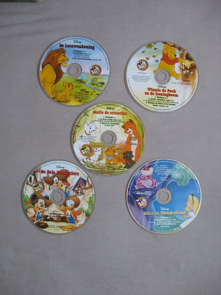 4x Disney Drie Musketiers/ Leeuwenkoning/Alice in / W. de P., Ophalen of Verzenden, Diverse vertellers, Cd