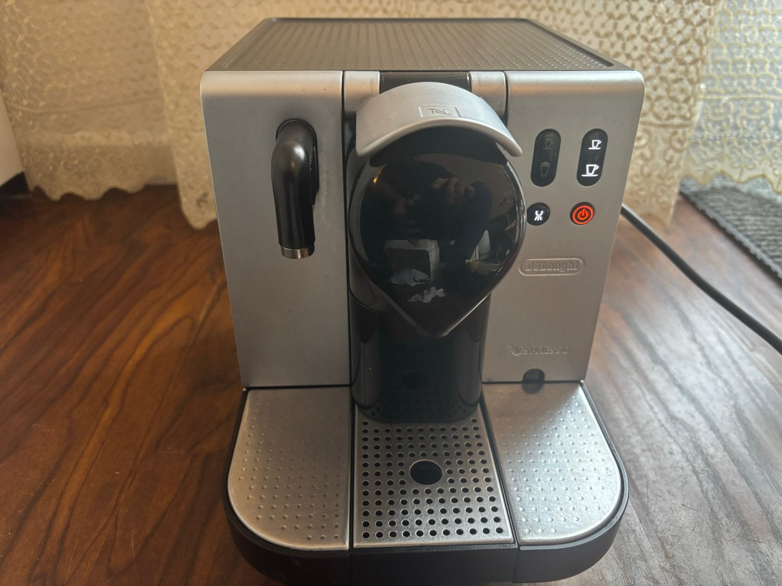 Nespresso De'Longhi Lattissima EN680.M Espressomachine, Gebruikt, Espresso apparaat, Ophalen of Verzenden, 1 kopje