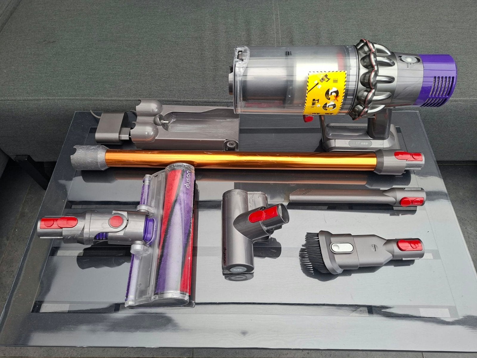 Foto 8 van Dyson Cyclone V10 Absolute Steelstofzuiger 
In Zeer Goede St