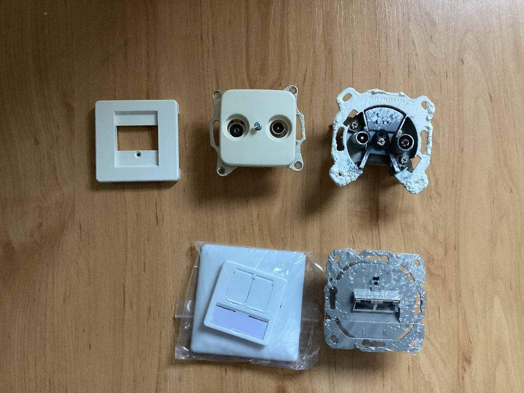 Antennedoos - einddoos, Audio, Tv en Foto, Ophalen of Verzenden, Minder dan 2 meter, Coaxiale kabel