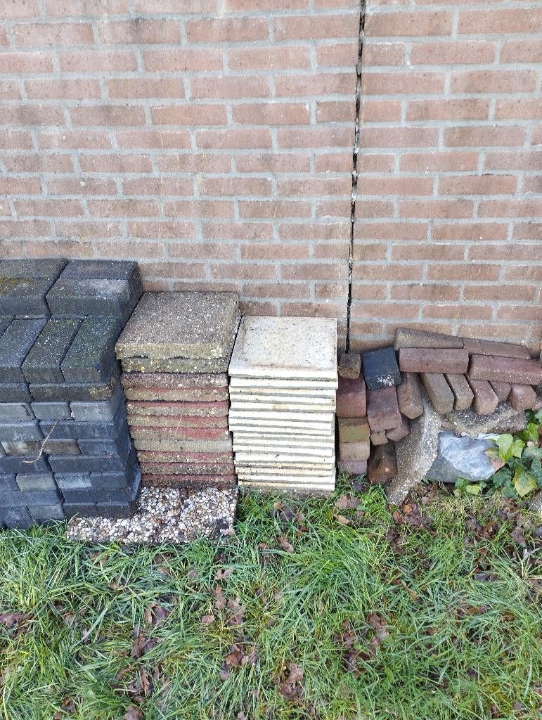 Diverse soorten stenen en tegels. GRATIS, Ophalen, Gebruikt, Overige typen, Minder dan 5 m²
