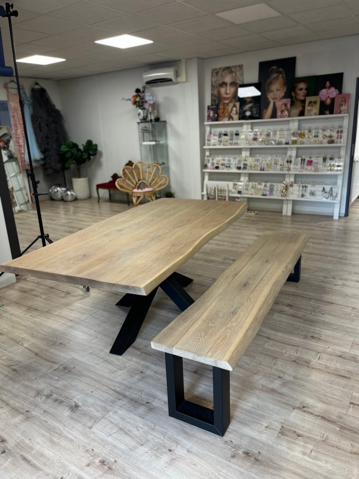 Massief eikenhouten tafel met stalen kruispoot + bankje, Ophalen, 100 tot 150 cm, Eikenhout, 200 cm of meer