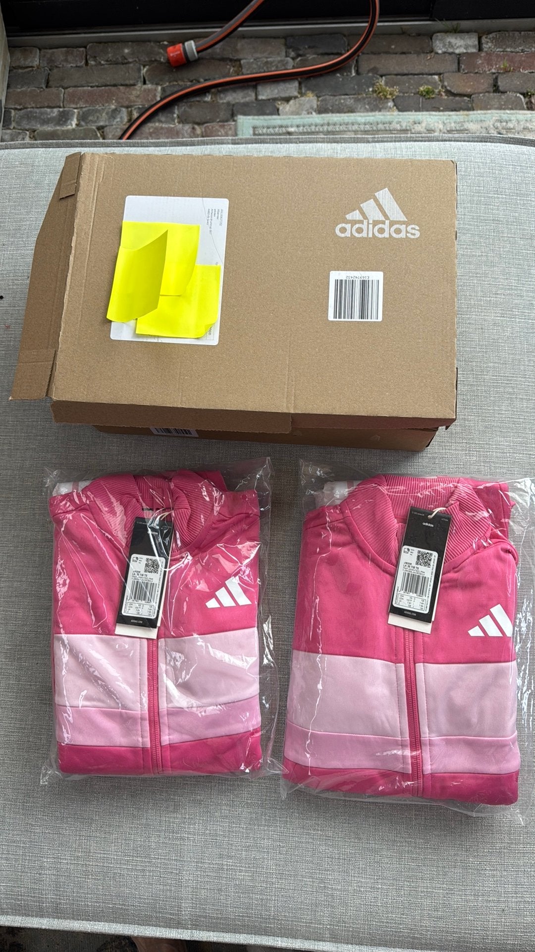 Trainingspakjes Adidas maat 128 NIEUW, Kinderen en Baby's, Kinderkleding | Schoenen en Sokken, Ophalen of Verzenden, Nieuw, Meisje