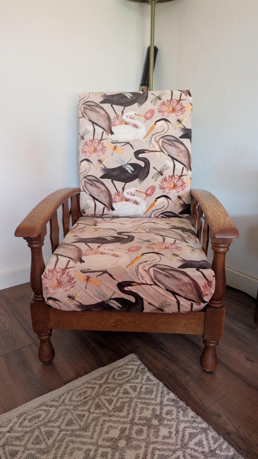 Vintage houten rookstoel met Vogelprint bekleding, Ophalen, Hout, Gebruikt, Overige kleuren