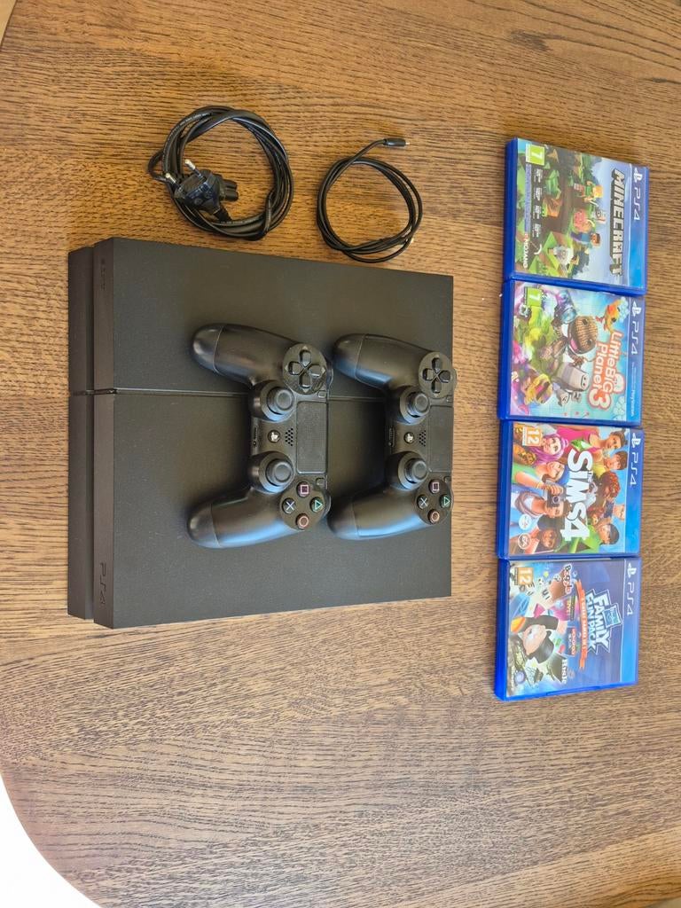 PS4 Slim 500GB met 2 controllers en 4 spellen, Spelcomputers en Games, Overige genres, 2 spelers, Ophalen of Verzenden, Zo goed als nieuw