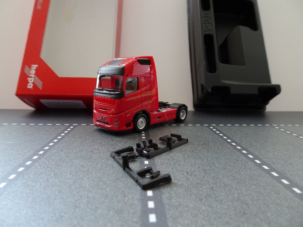 104 herpa 320788 volvo aero rood 2-as trekker 1:87 truck, Ophalen of Verzenden, Nieuw, Bus of Vrachtwagen, Herpa
