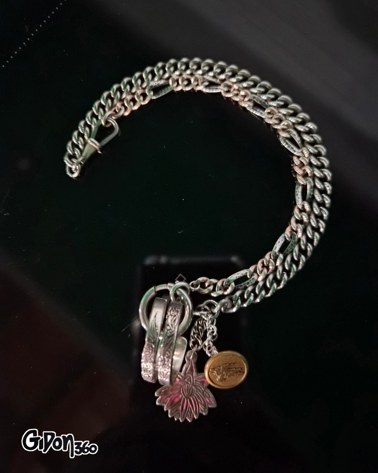 Antique Victorian silver niello chain w/Burberry button, Verzenden