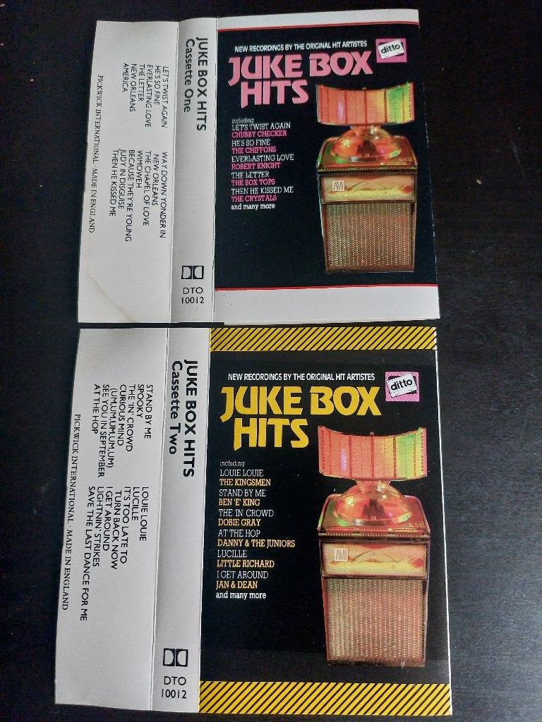 JUKE BOX HITS ONE & TWO (2 MC'S), Ophalen of Verzenden, Zo goed als nieuw, Origineel, Met bewaardoos, rek of koffer