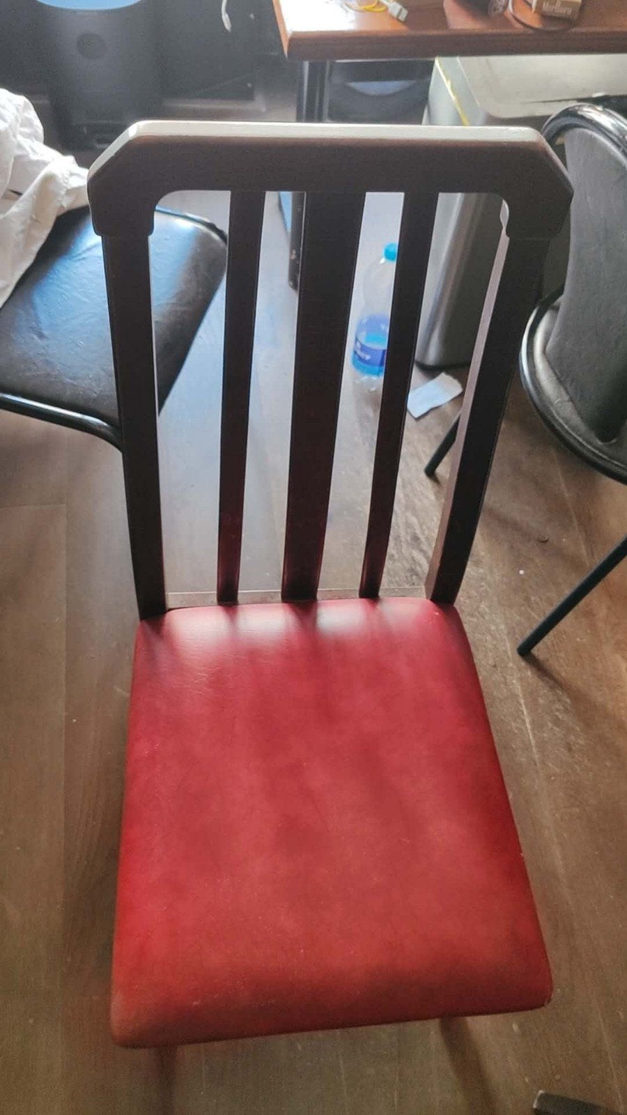 Gratis: 7 rode en zwarte restaurantstoelen in goede staat., Ophalen, Gebruikt, Vijf, Zes of meer stoelen, Restaurantstoelen