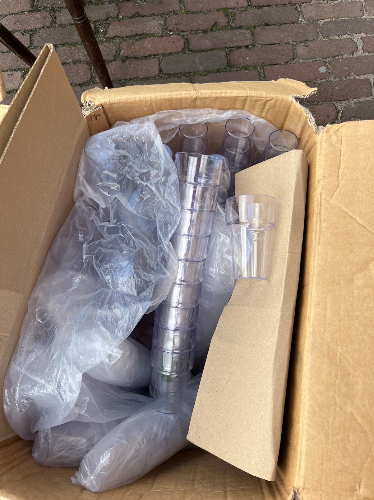 300 hardplastic bier glazen, Glas of Glazen, Kunststof, Ophalen of Verzenden, Zo goed als nieuw