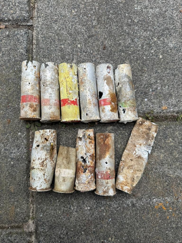 11x gedateerde Duitse flare Hulzen Aluminium Bodemvondst WW2, Ophalen of Verzenden, Duitsland, Hulzen of Bodemvondsten