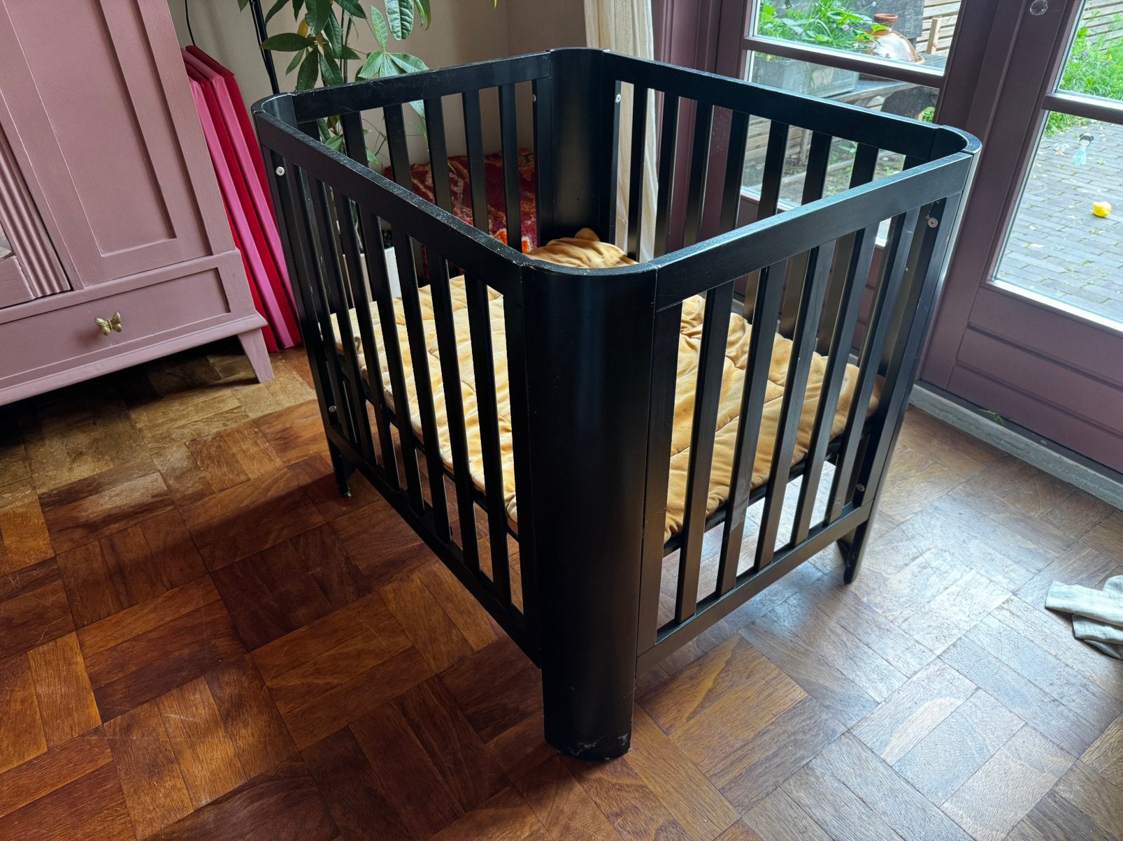 Zwarte babybox incl kleed, Ophalen, Gebruikt, Rechthoekig, In hoogte verstelbaar